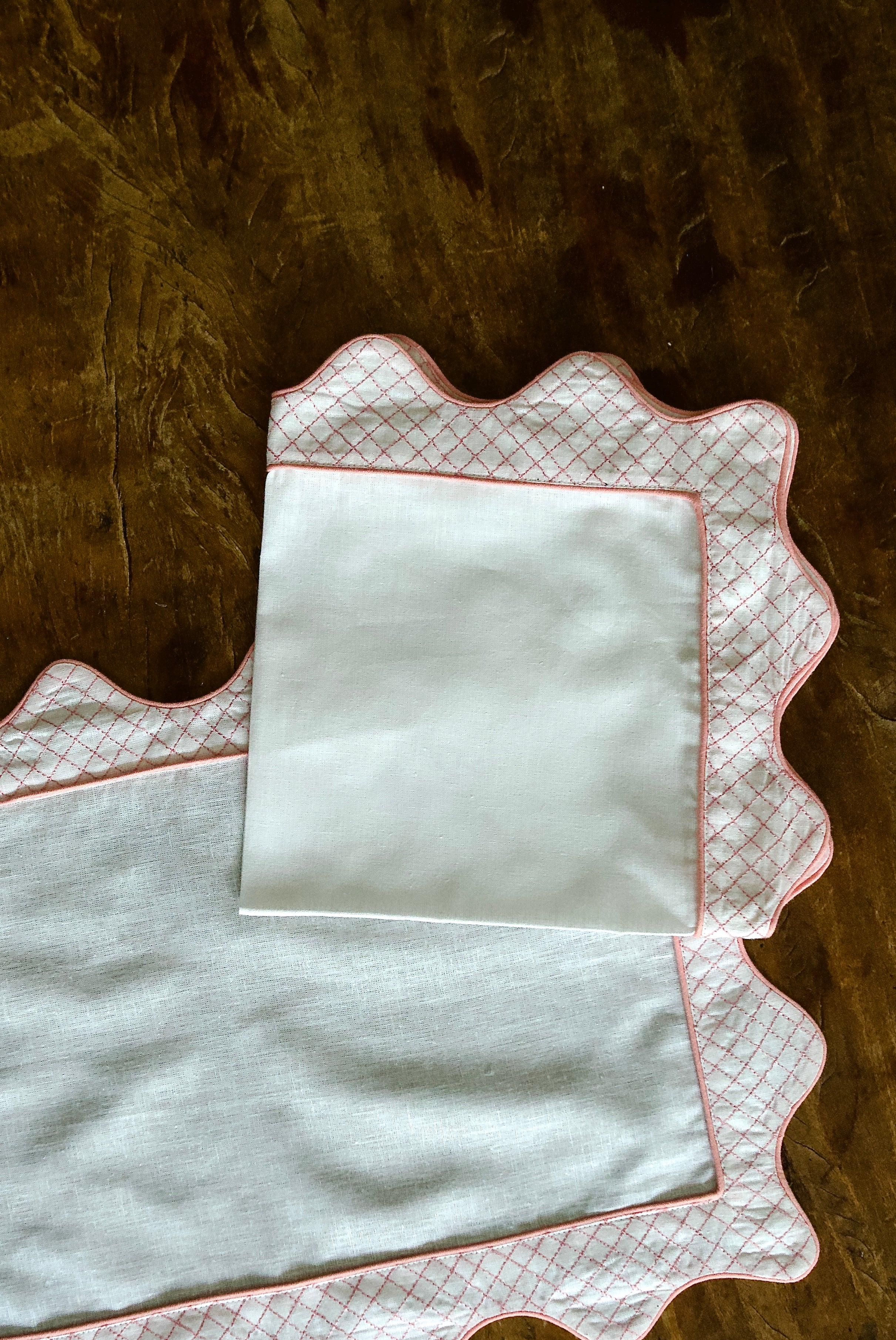 Cantitoe Crisscross Embroidered Napkins (Set of 4)