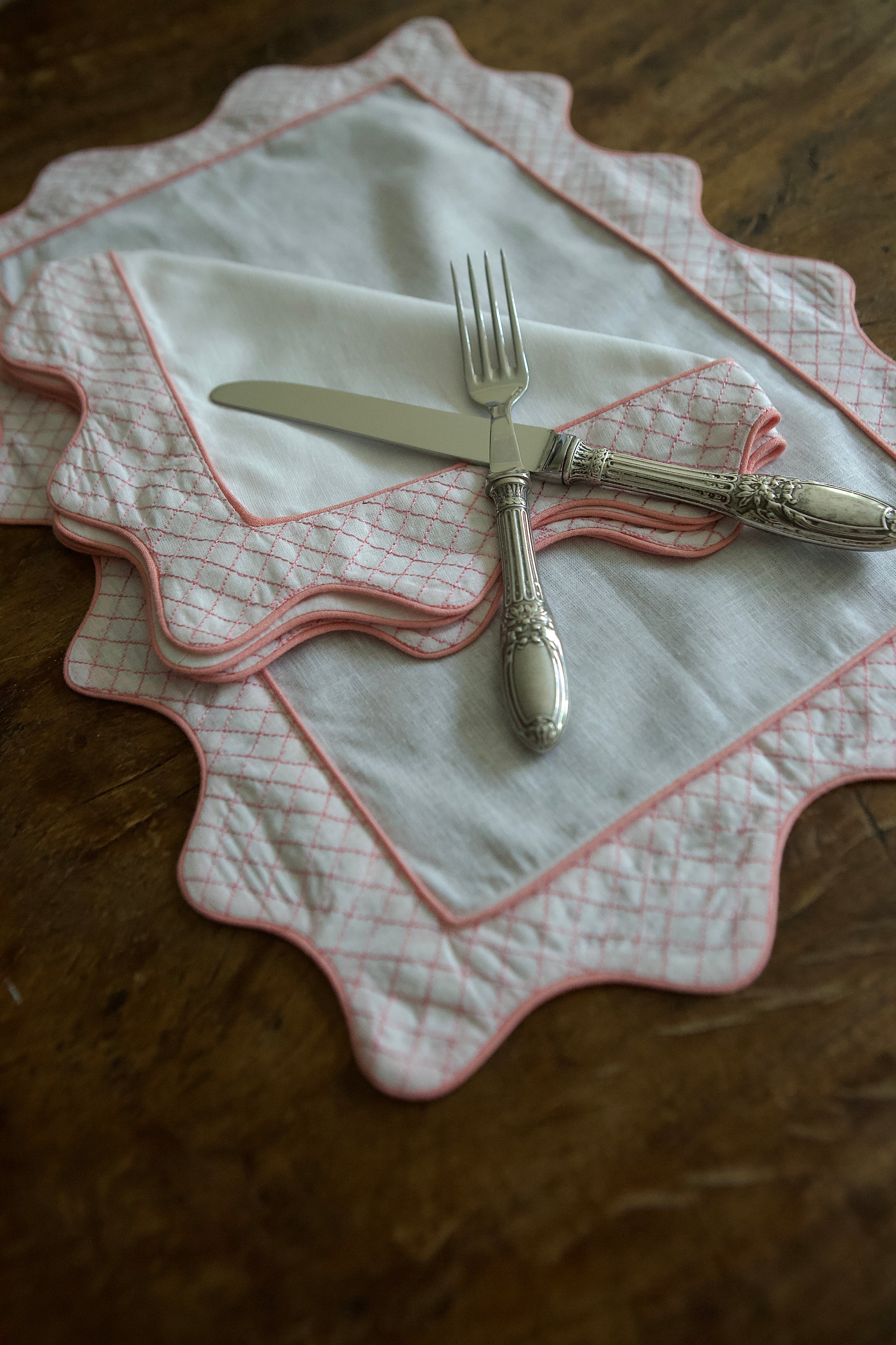 Cantitoe Crisscross Embroidered Placemats (Set of 4)