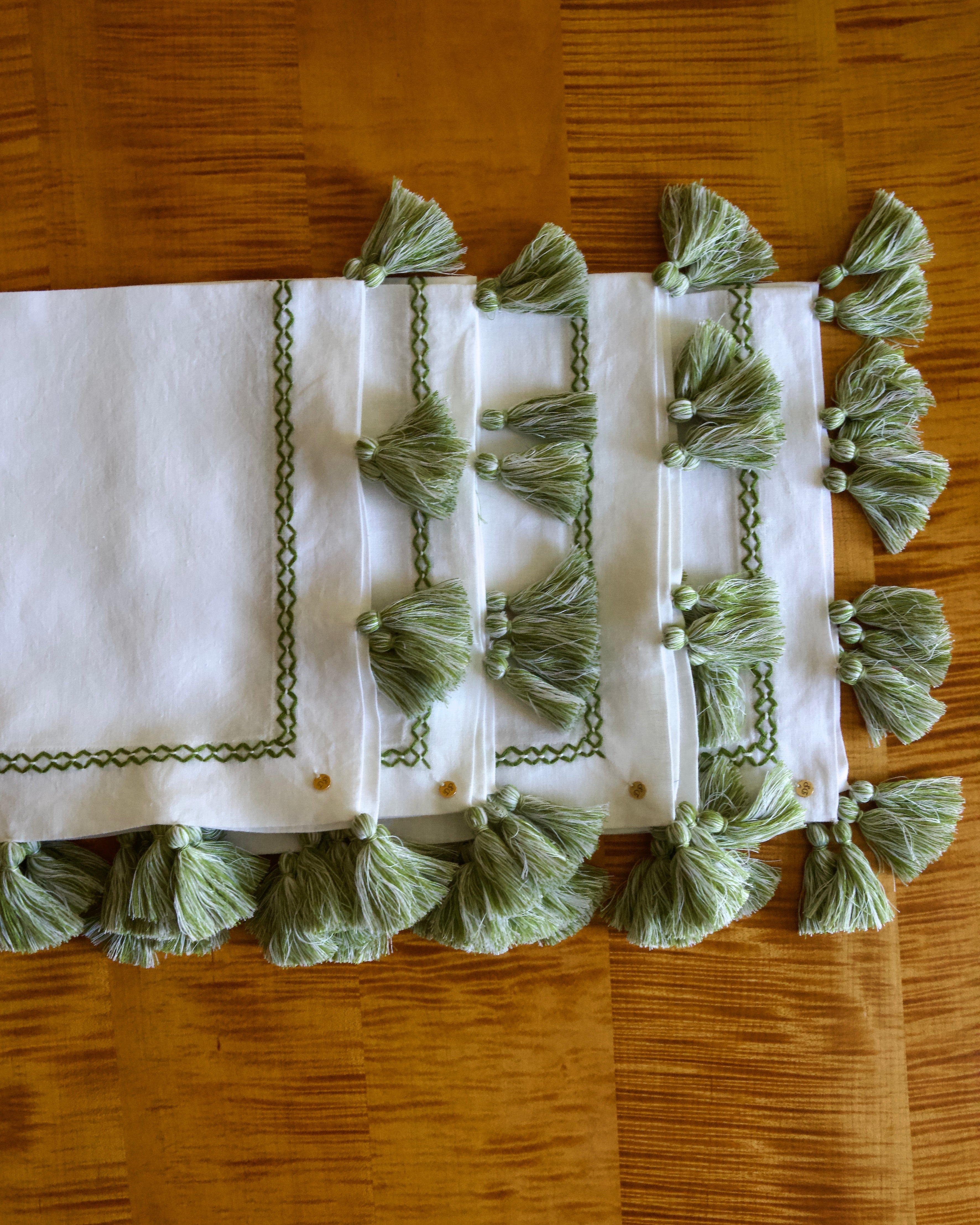 Frangía Embroidered Tassel Linen Napkin Set