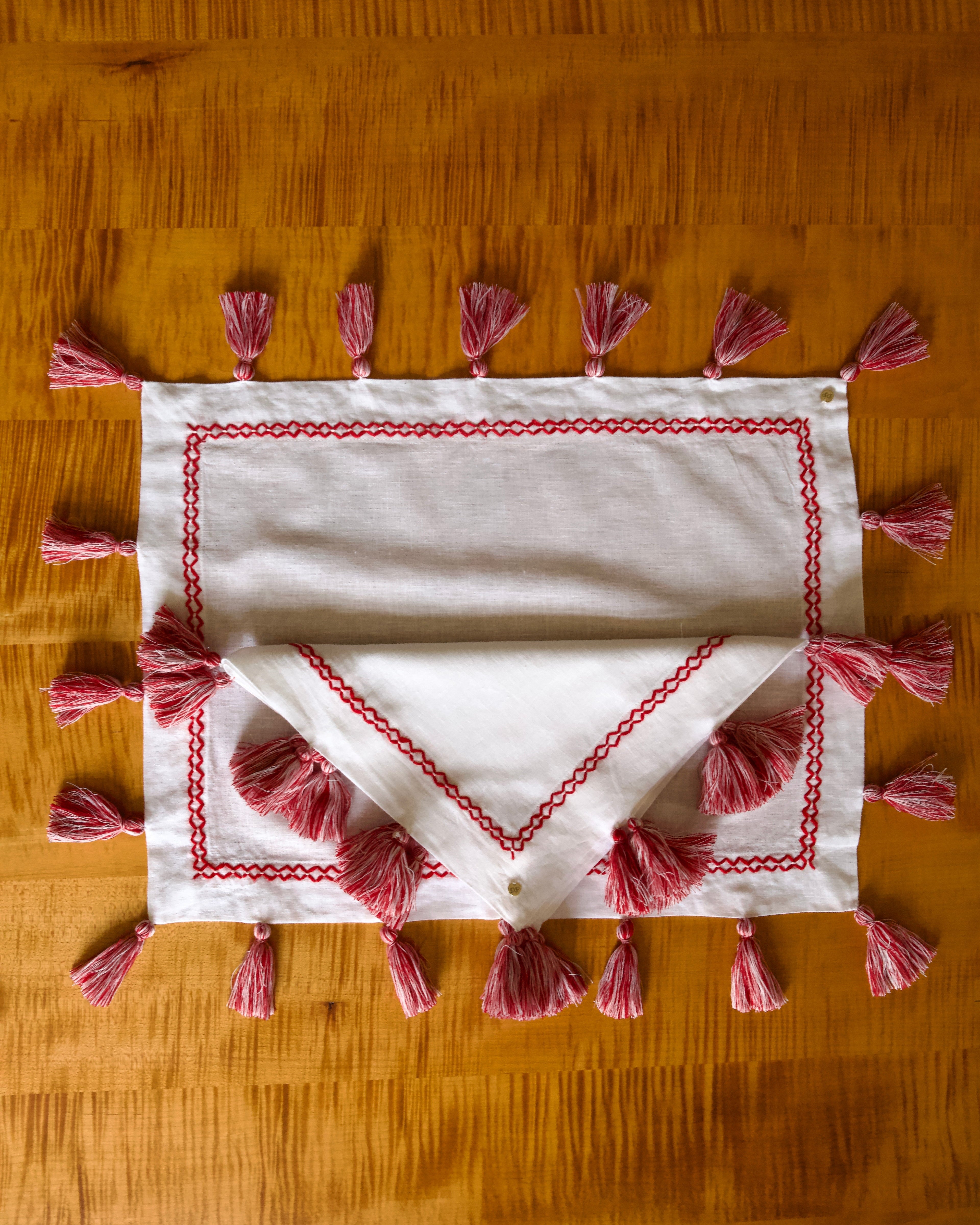 Frangía Embroidered Tassel Linen Placemat Set (Set of 4)