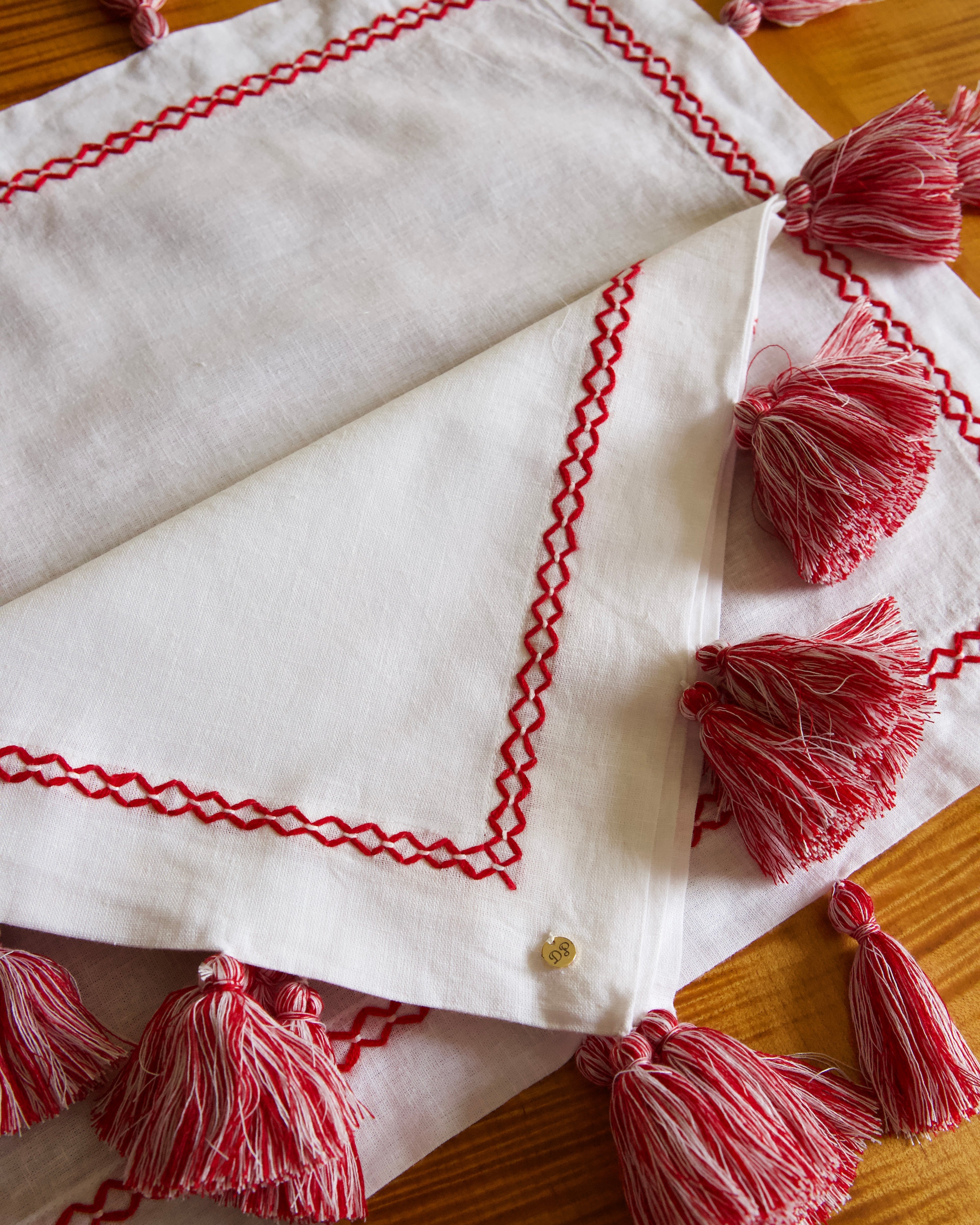 Frangía Embroidered Tassel Linen Placemat Set (Set of 4)