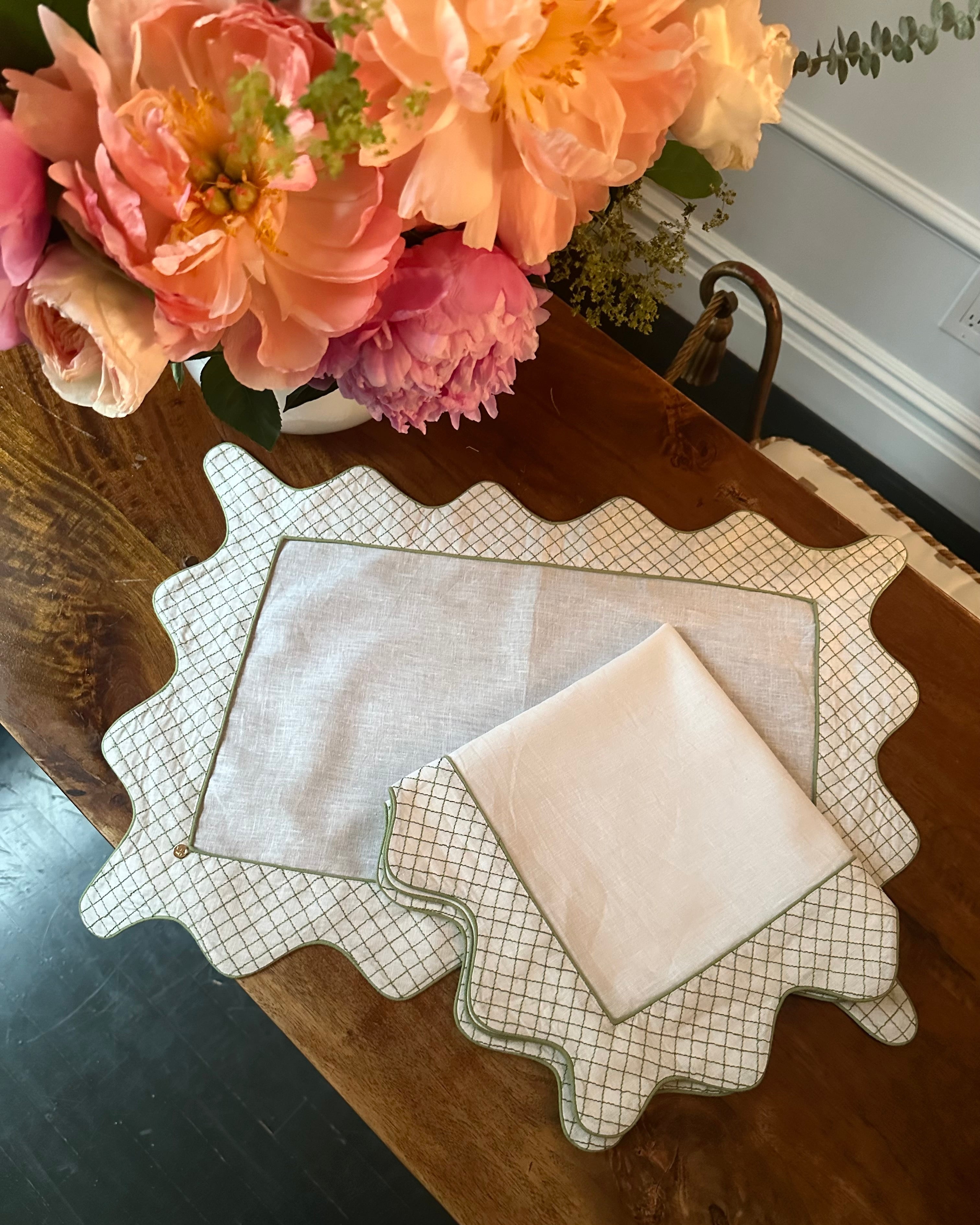 Cantitoe Crisscross Embroidered Placemats (Set of 4)