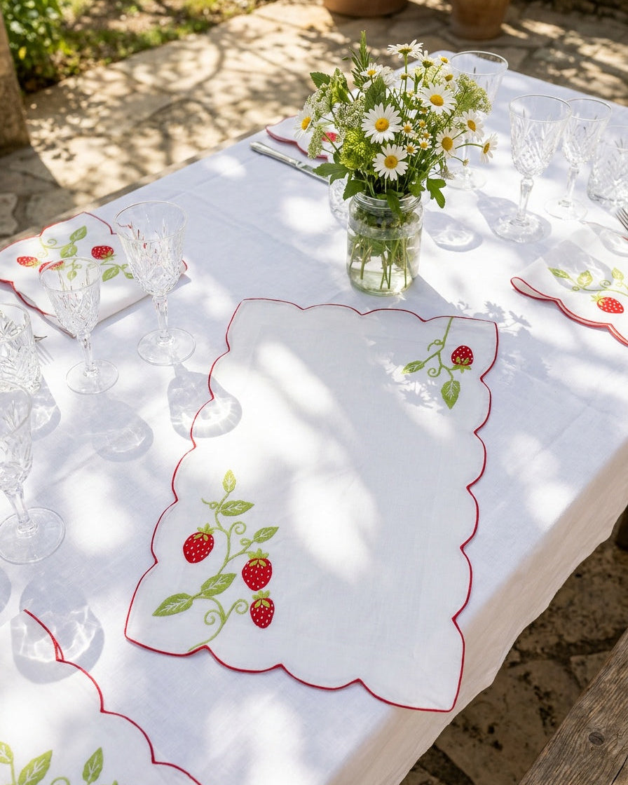 Tumbling Strawberry Linen Placemat (Set of 4)