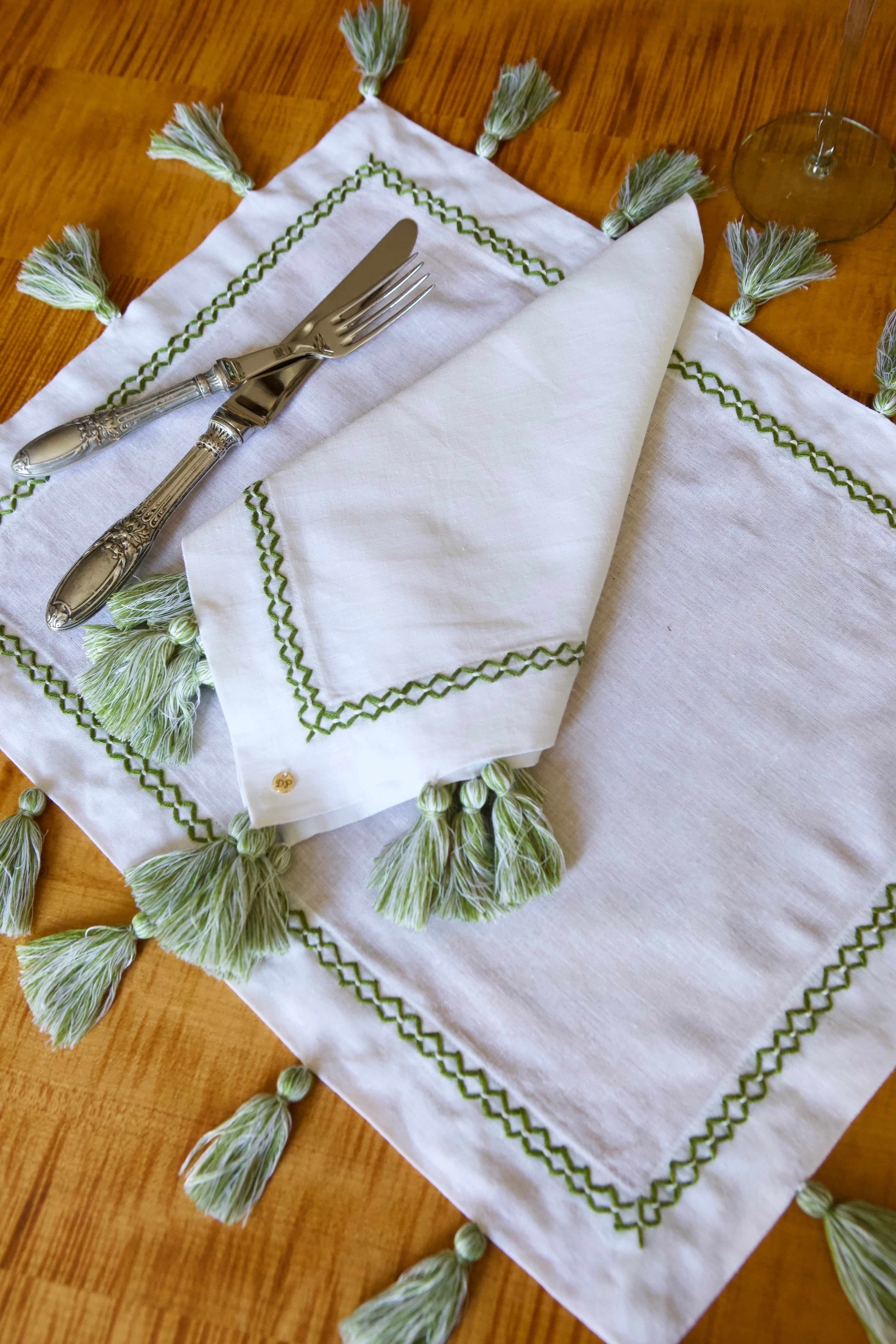Frangía Embroidered Tassel Linen Napkins (Set of 4)
