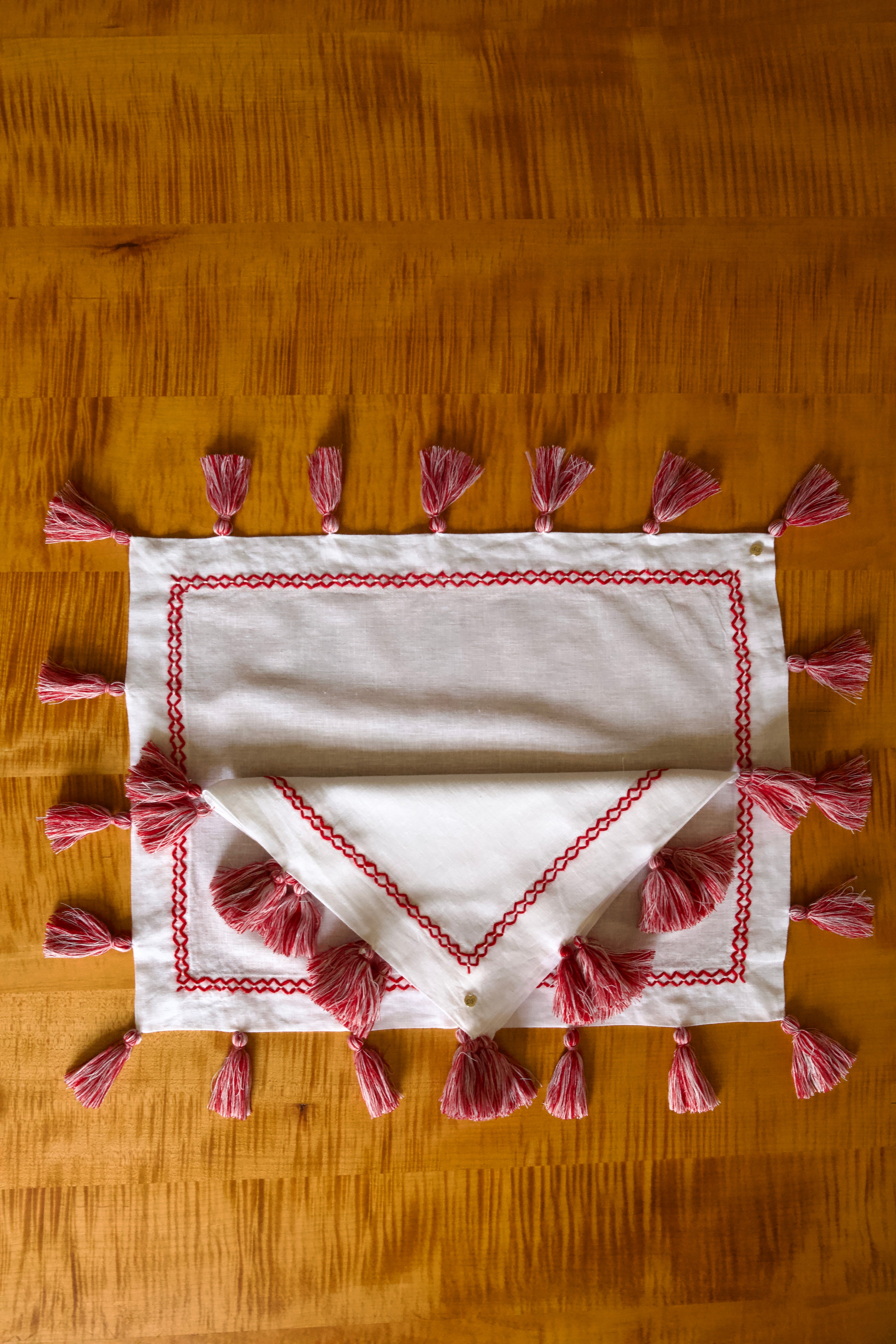 Frangía Embroidered Tassel Linen Placemat Set (Set of 4)