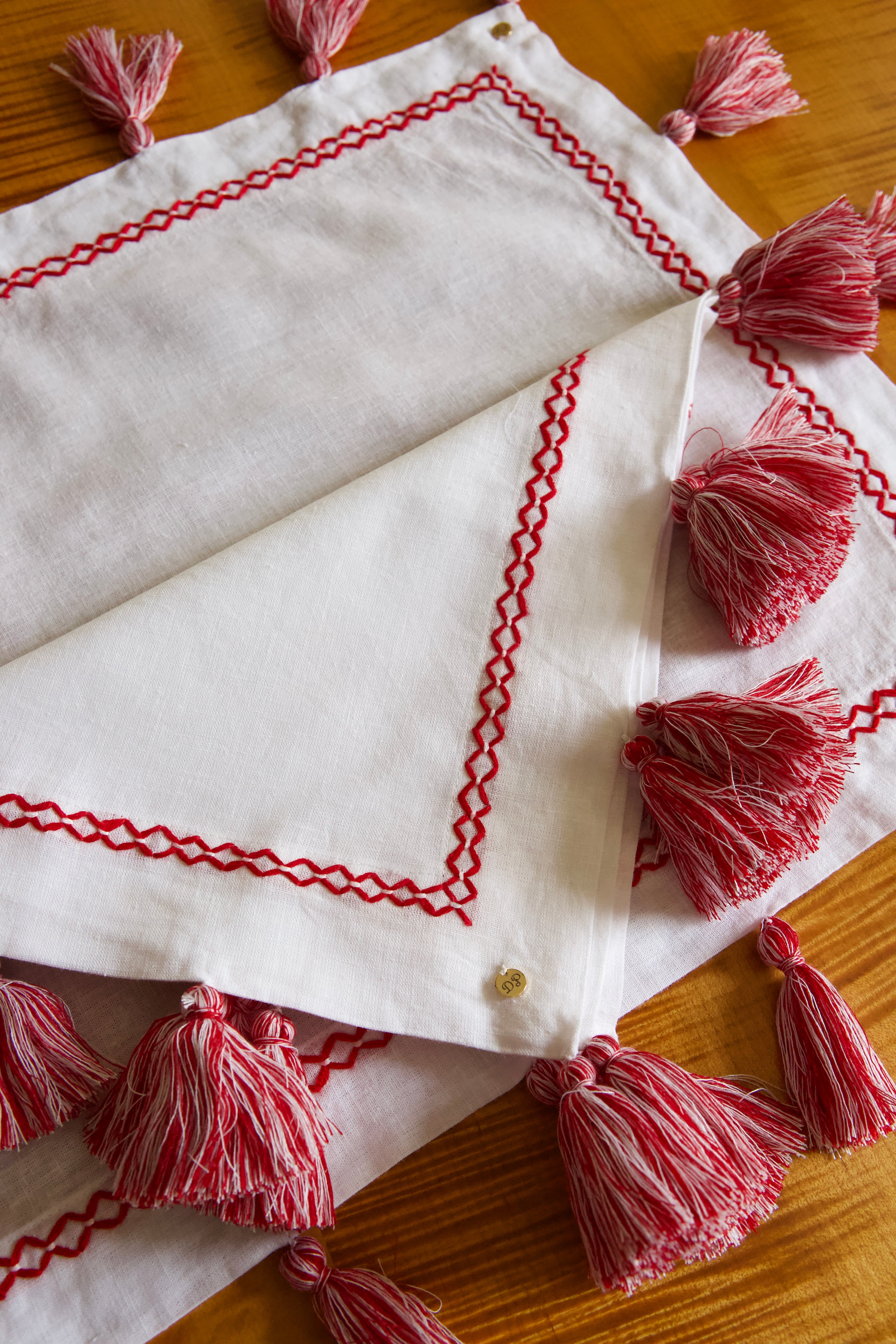 Frangía Embroidered Tassel Linen Placemat Set (Set of 4)