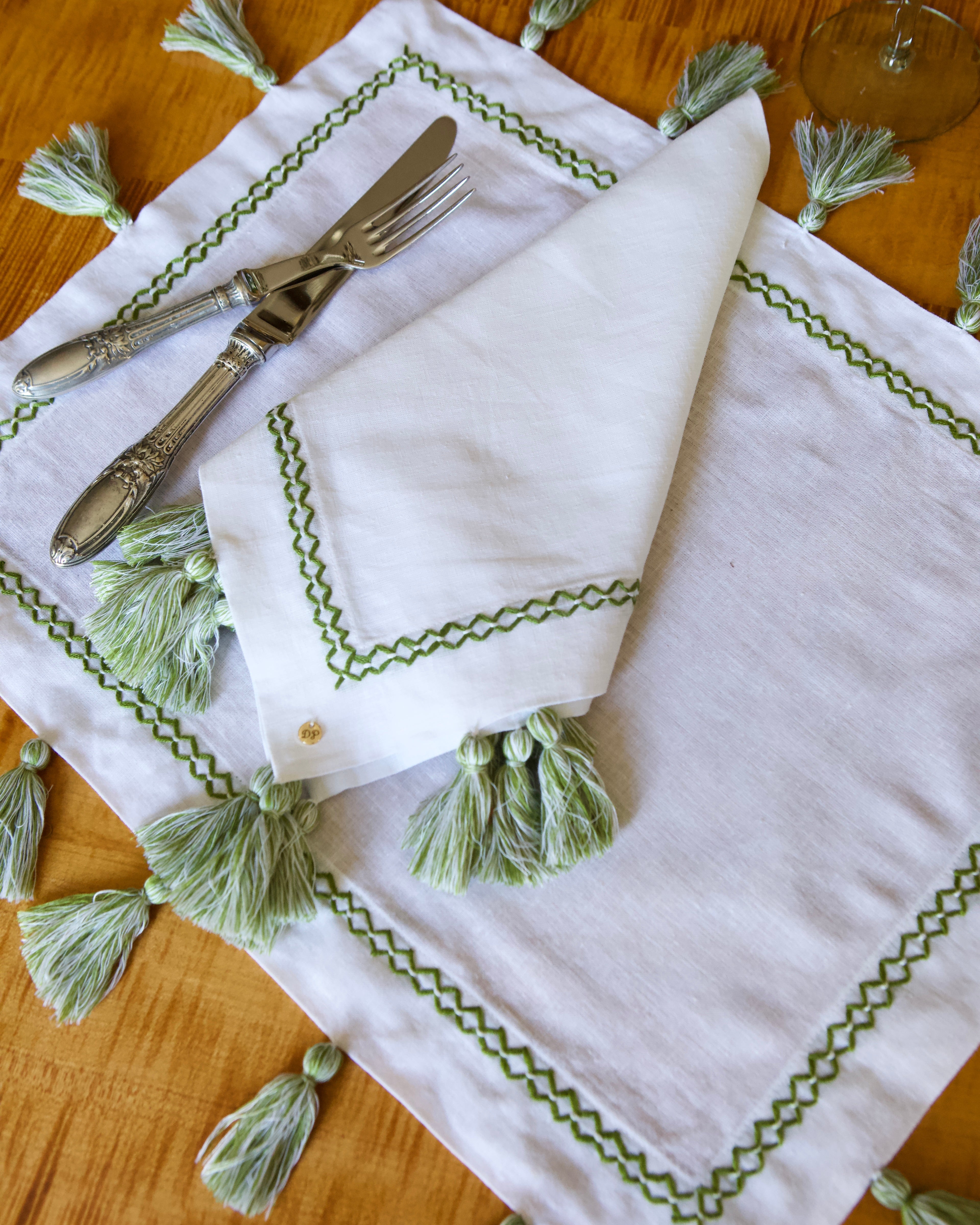 Frangía Embroidered Tassel Linen Placemat Set (Set of 4)